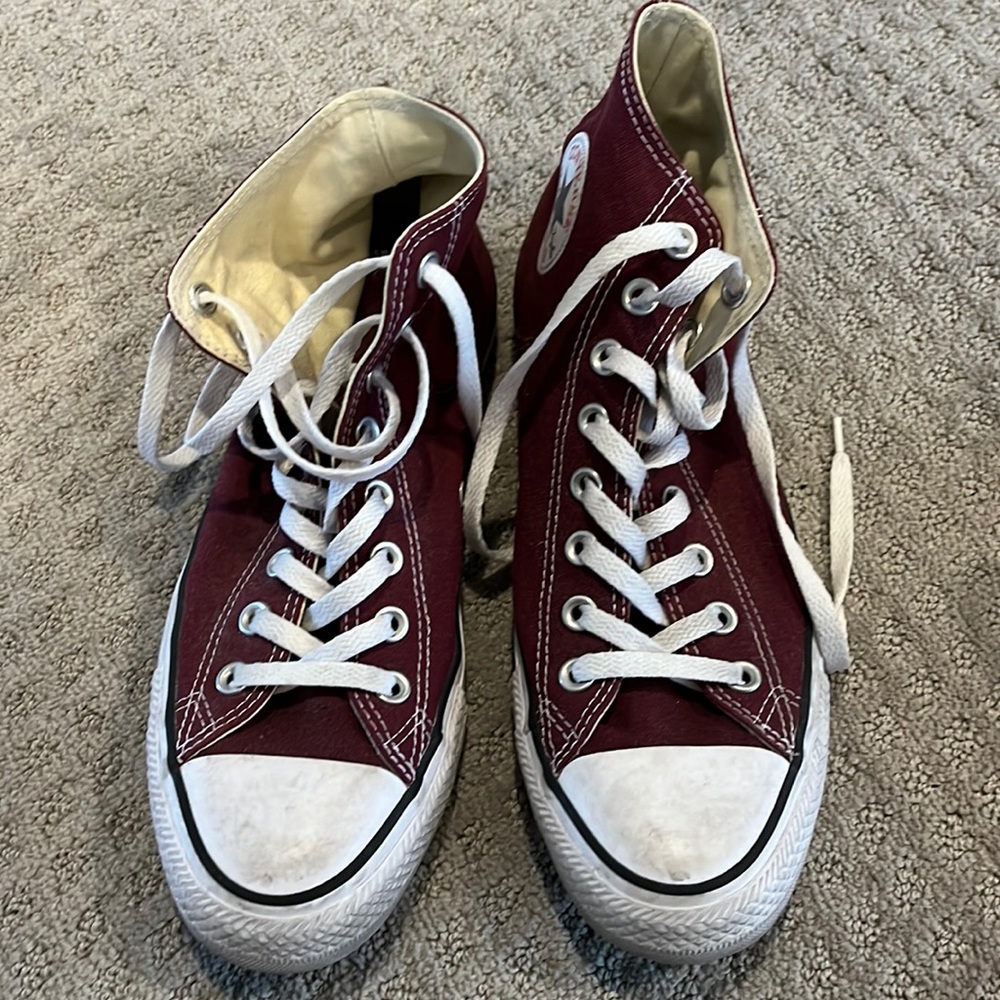 Maroon converse. Only worn a few times